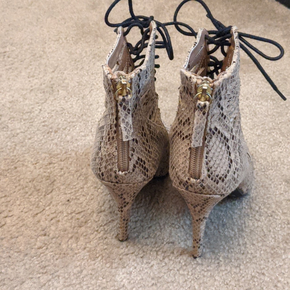 Heels - Picture 4 of 4